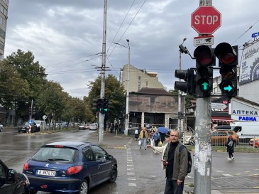 Възстановена е дясната секция и на кръстовището на бул. „Цар Освободител“ и бул. „Осми приморски полк“